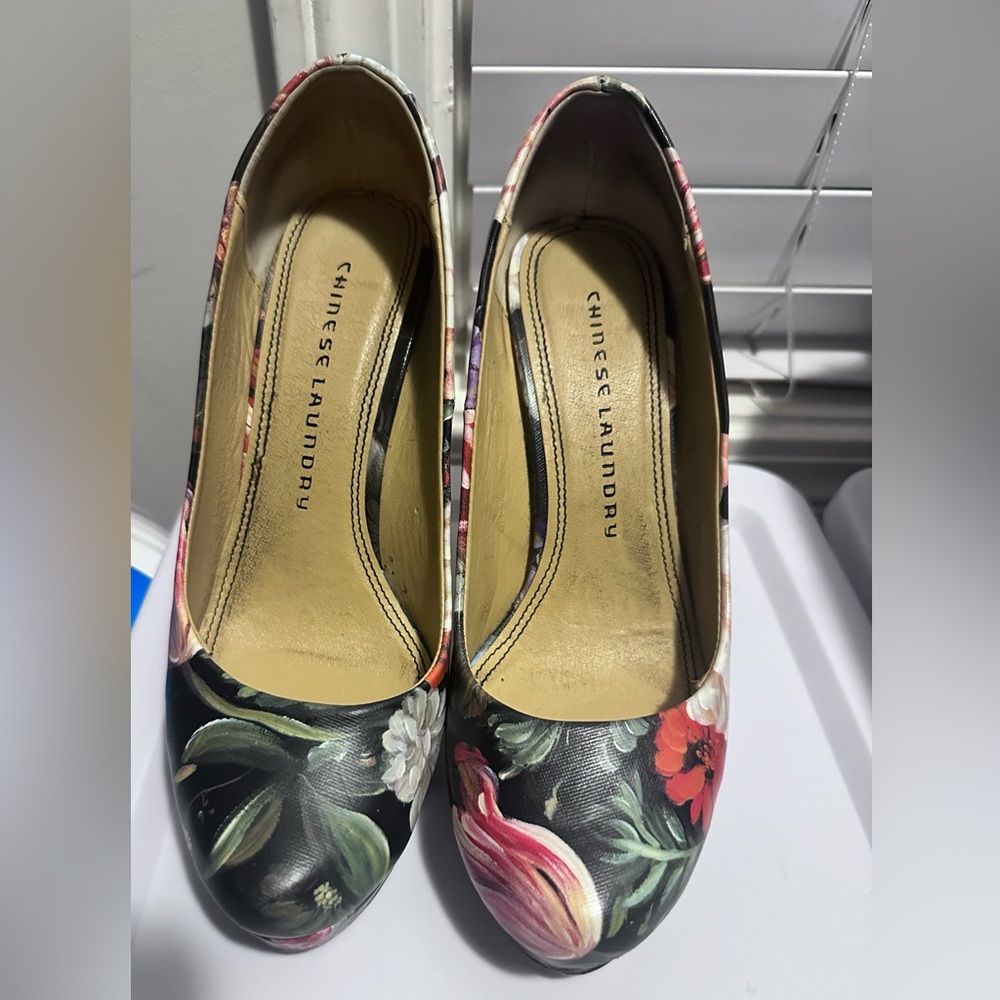 Flower print shoes